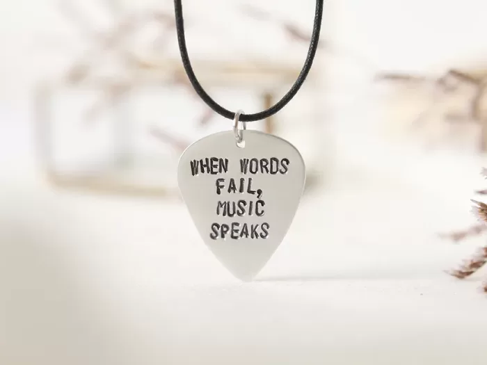 Ogrlica s trzalico When words fail, music speaks