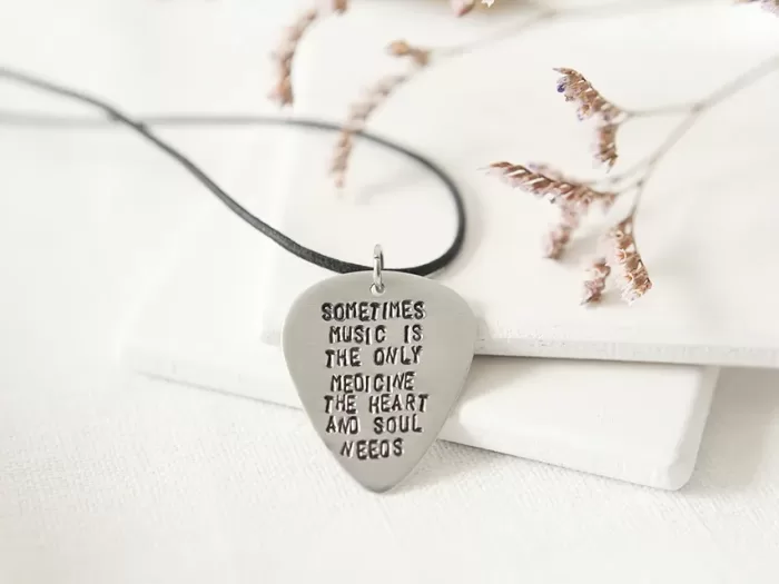 Ogrlica s trzalico Sometimes music is the only medicine the heart and soul needs