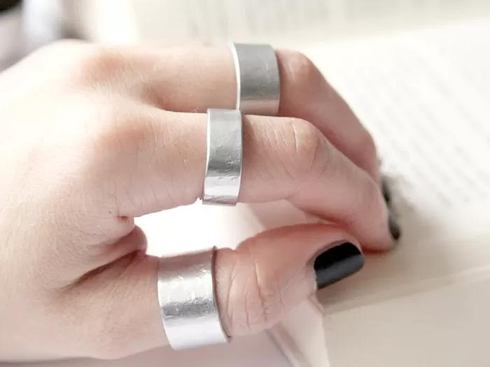 Minimalističen potolčen prstan