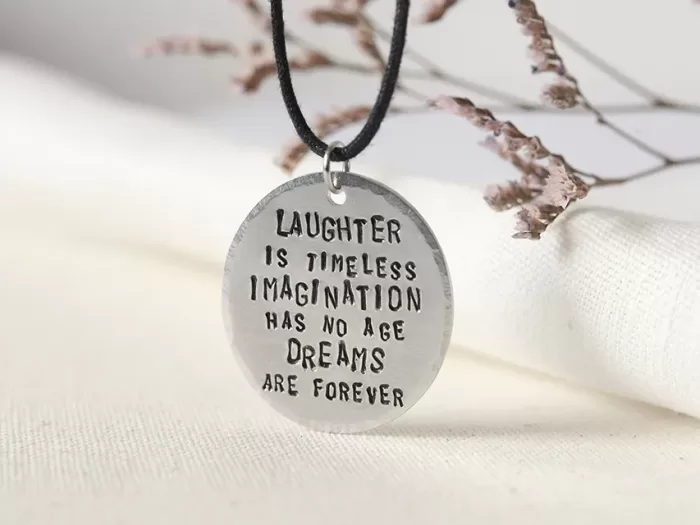 Ogrlica Medaljon z napisom po naročilu