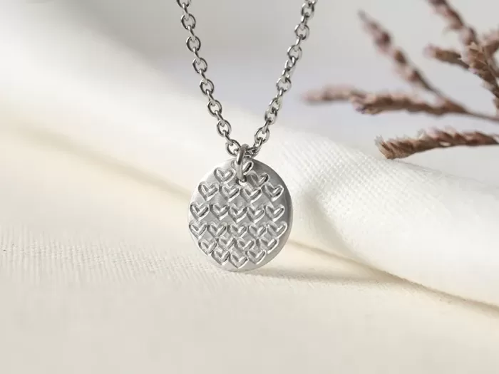 Ogrlica s skritim sporočilom