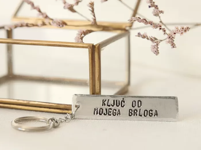 Obesek za ključe z napisom Ključ od mojega brloga