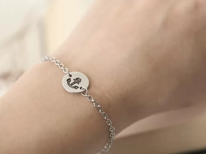 Zapestnica s sidrom na verižici