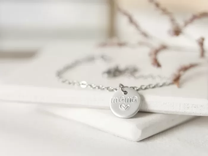 Zapestnica z napisom MAMA