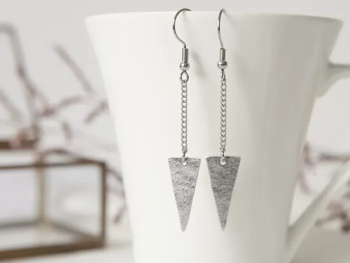 Viseči uhani s trikotnikom