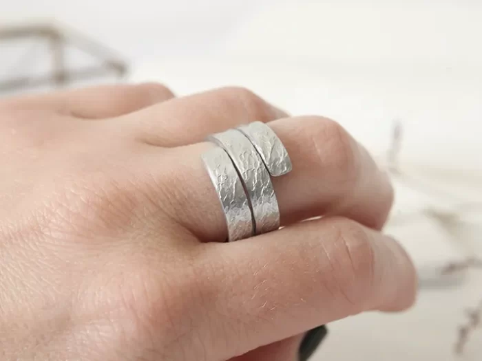 Spiralen prstan, drobno potolčen II